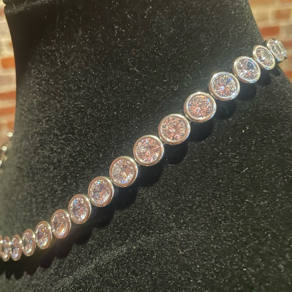 *SOLD* Michael Kors Elegant Crystal Necklace - Picture 3 of 8